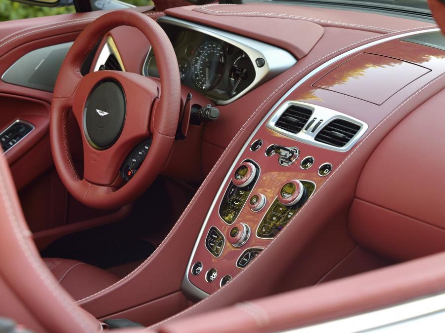 Интерьер Aston Martin Vanquish Volante 2013 года  (NA) (фото 5 из 36)